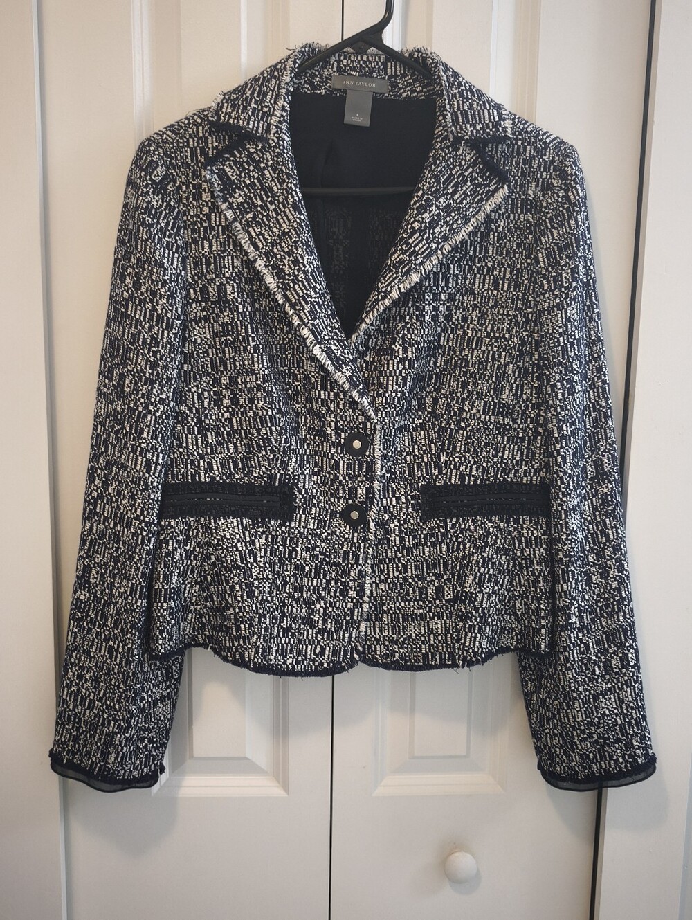 NWOT Ann Taylor Tweed Blazer Size 8 Navy Ivory Fringe Trim Career Jacket